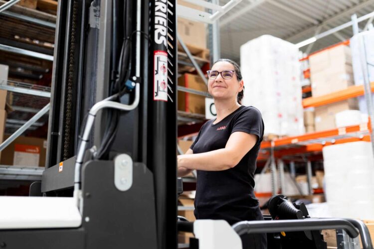 Arbeits­schutz in der Lager­lo­gis­tik: Wo Pro­duk­ti­vi­tät auf Sicher­heit trifft