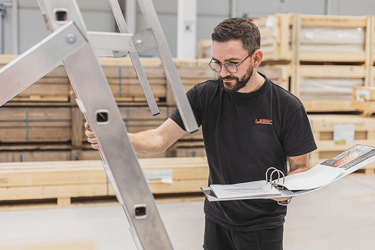 Sicher­heit auf allen Stu­fen- Wir gehen für Sie hoch hin­aus